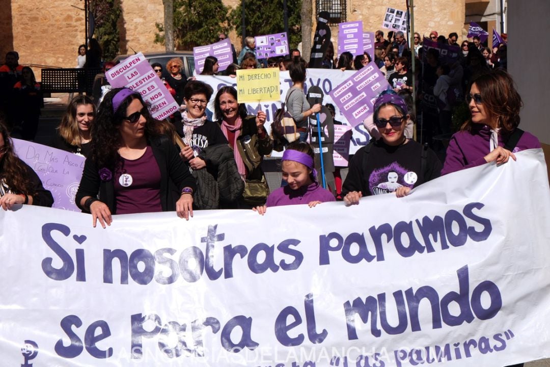 Una manifestación del 8M en Las Pedroñeras -Archivo-