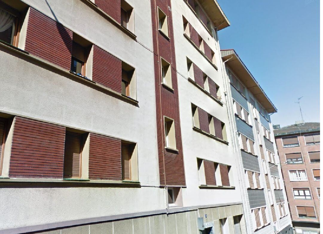 Edificio donde ha caído el trabajador en la calle Bailén de Portugalete