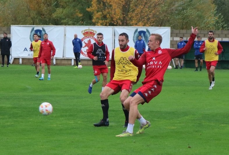 Obolskii, ante Amelibia, en el primer entrenamiento de la semana