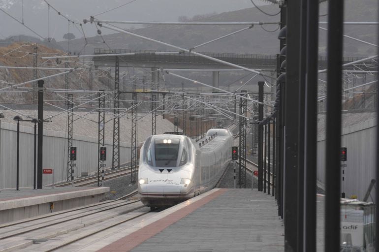 Los viajeros de Valladolid dispondrán de más plazas tras la puesta en servicio de nuevos Avant Madrid-Segovia-Salamanca