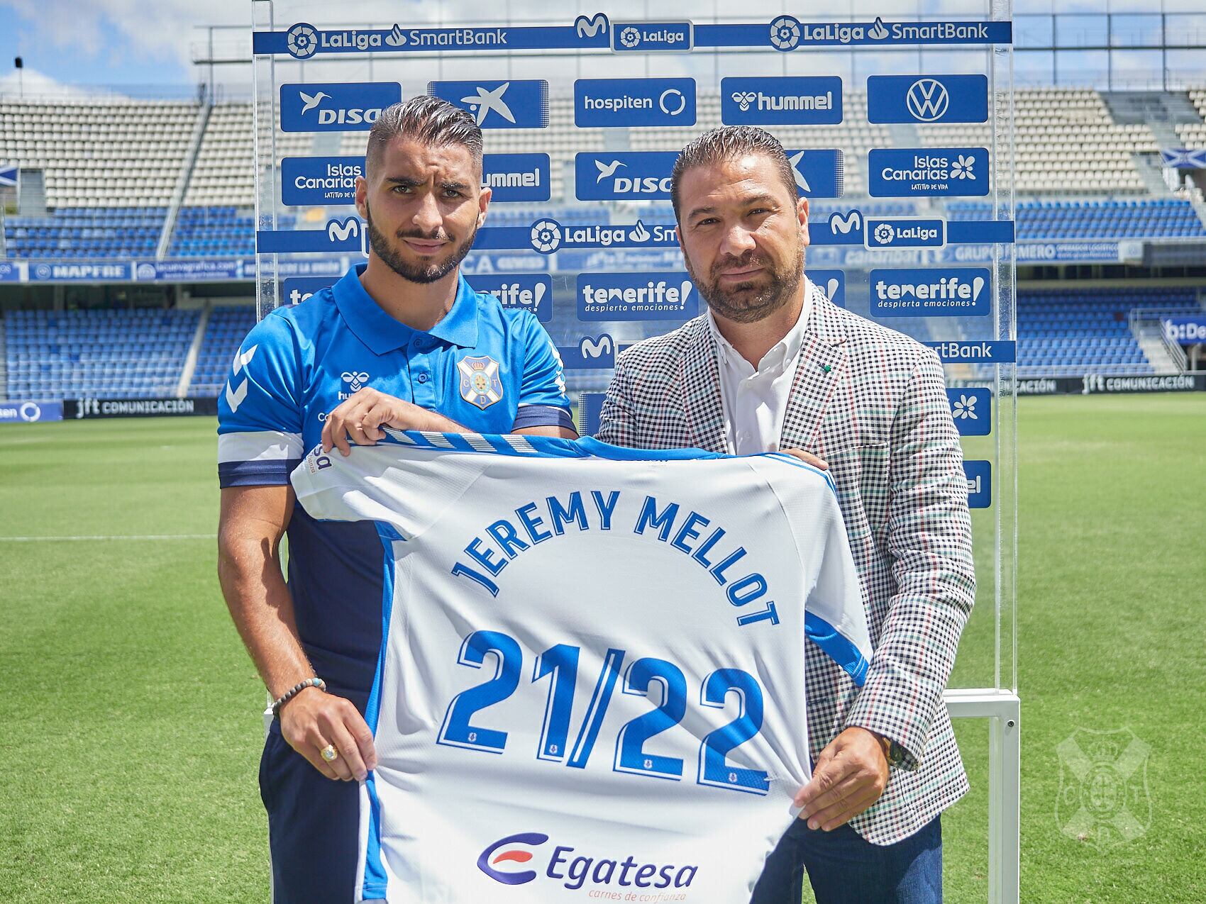 Mellot junto a Juan Carlos Cordero el día de su presentación en junio de 2021.