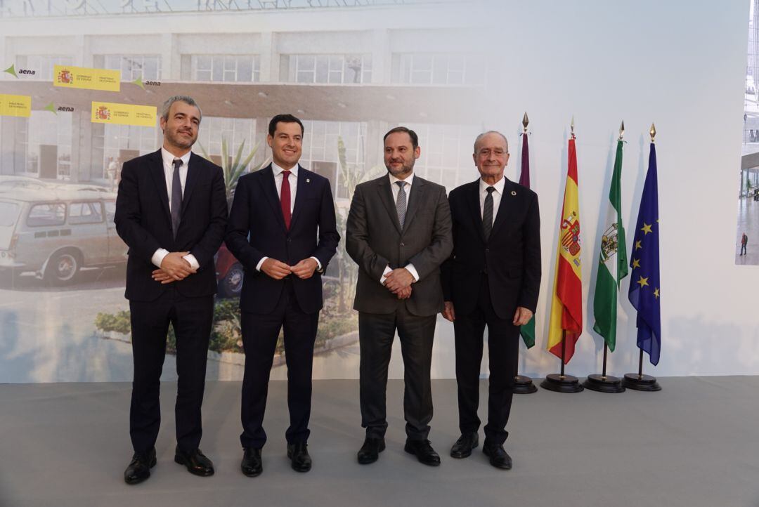 De izquierda a derecha:Maurici Lucena( presidente de AENA), Juan Manuel Moreno (presidente de la Junta de Andalucía), José Luis Avalos (Ministro de Fomento en funciones) y Francisco De la Torre (alcalde de Málaga)