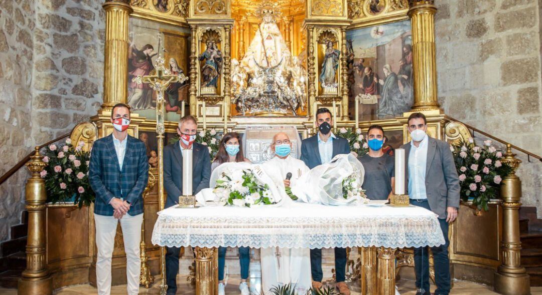 Representantes del Albacete durante la ofrenda