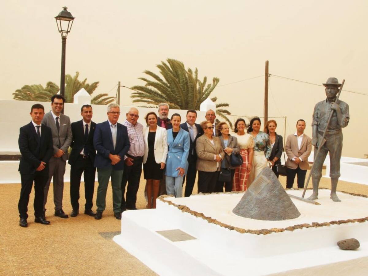 Pedro Sánchez se suma a la conmemoración centenaria de Víctor Fernández Gopar