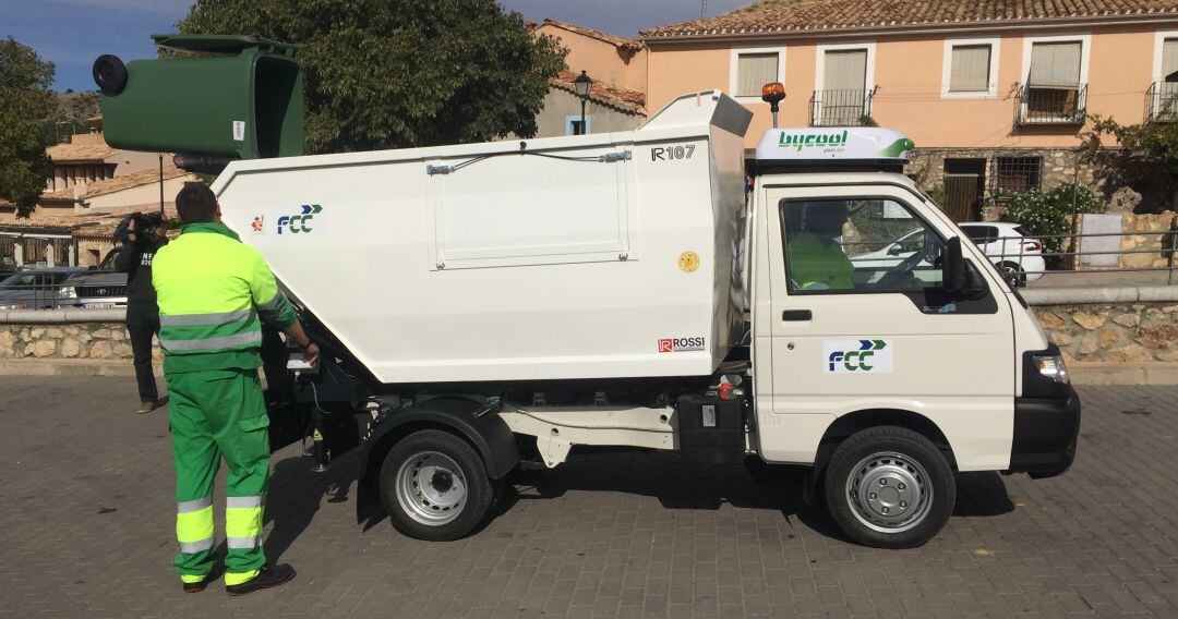 El nuevo vehículo que circulará por Tiradores, San Antón y el Casco Antiguo