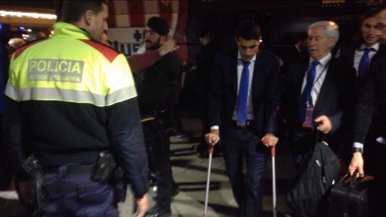 Agusto Fernández a su llegada al aeropuerto de Barcelona 