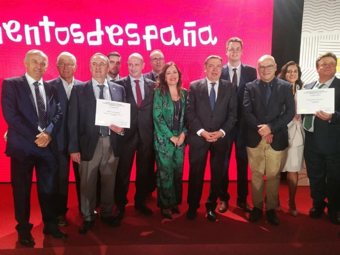 Foto de familia con los premiados de la provincia