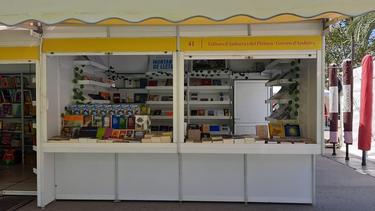 L'estand que Andorra té a la Setmana del llibre en català.