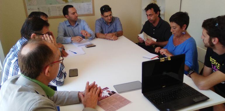 Membres de la CUP i ARA Reus reunits per intentar trobar punts d'acord per la governabilitat a Reus.