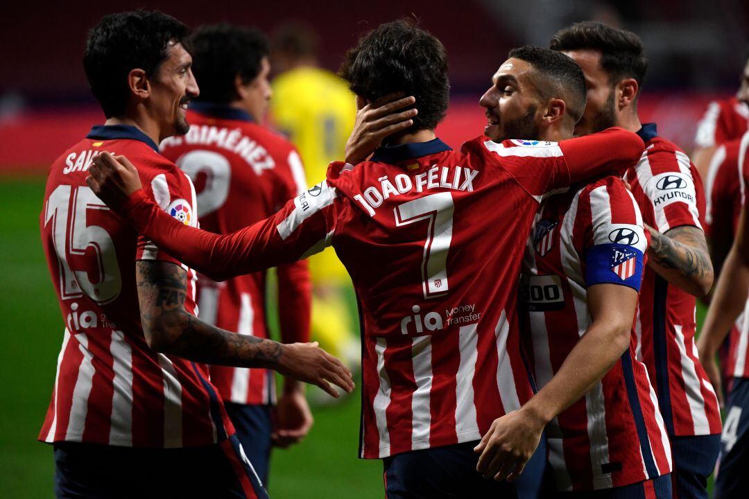 La plantilla del Atlético de Madrid felicita a Joao Felix por su gol al Cádiz