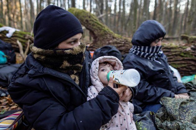 Migrantes en la frontera entre Polonia y Bielorrusia.