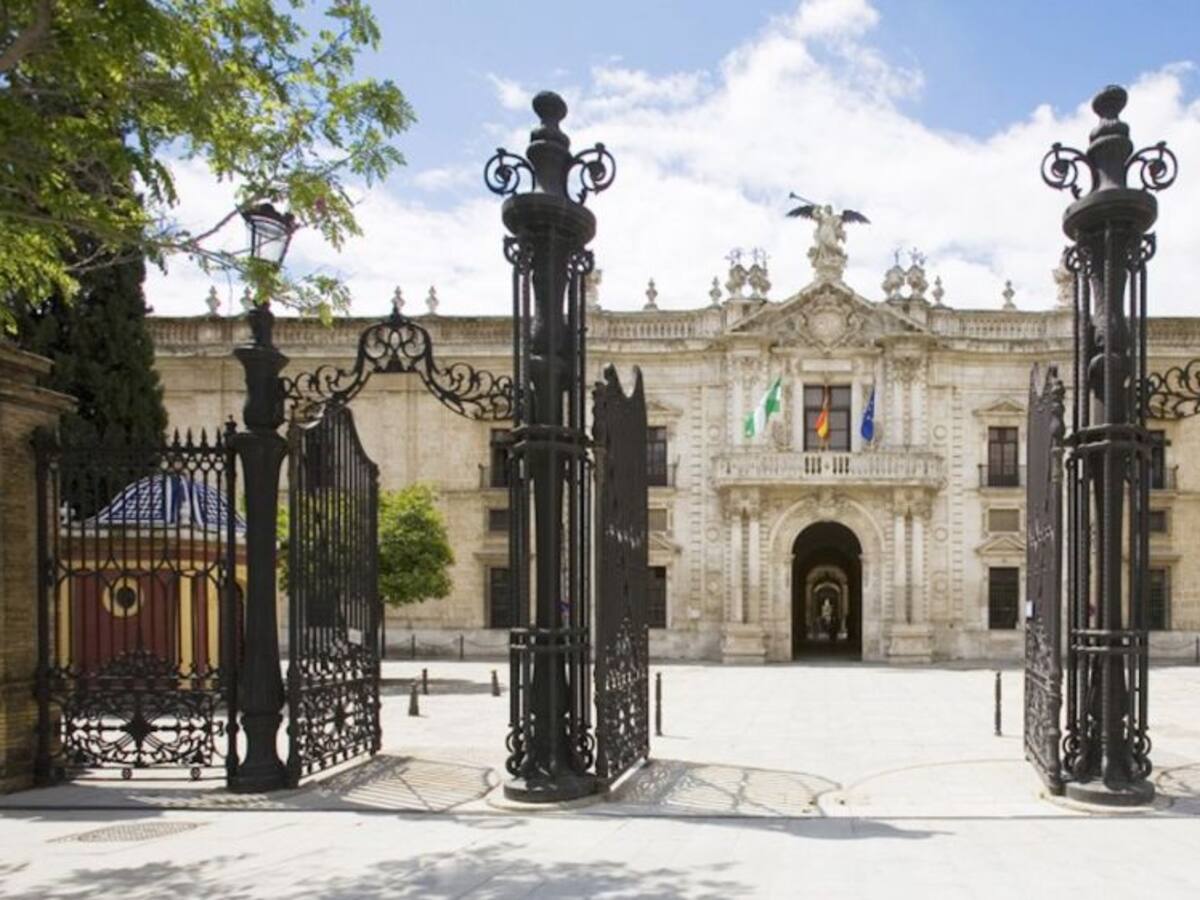 Junta y universidades acuerdan mantener docencia online hasta final de curso