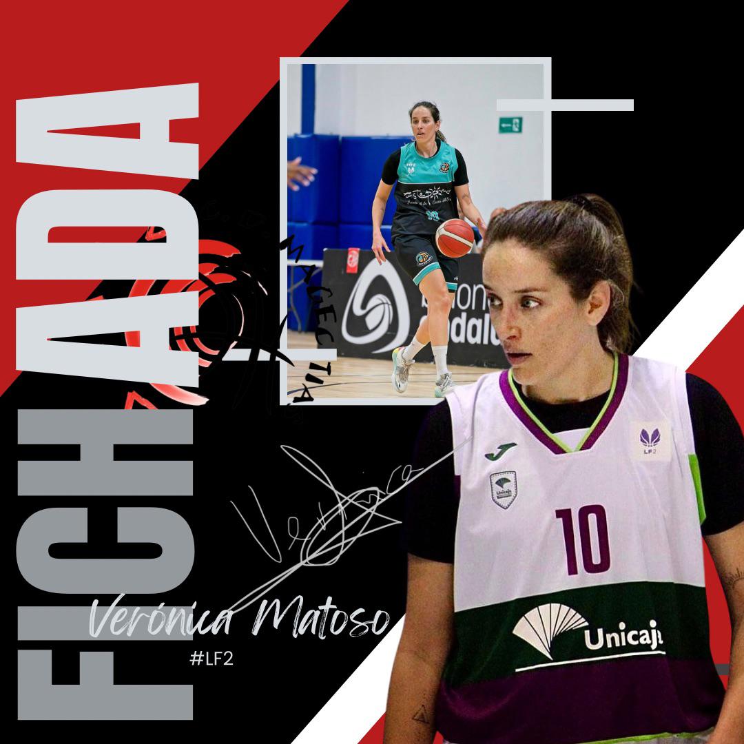 Verónica Matoso con la camiseta del Magec Tías "Contra la Violencia de Género".