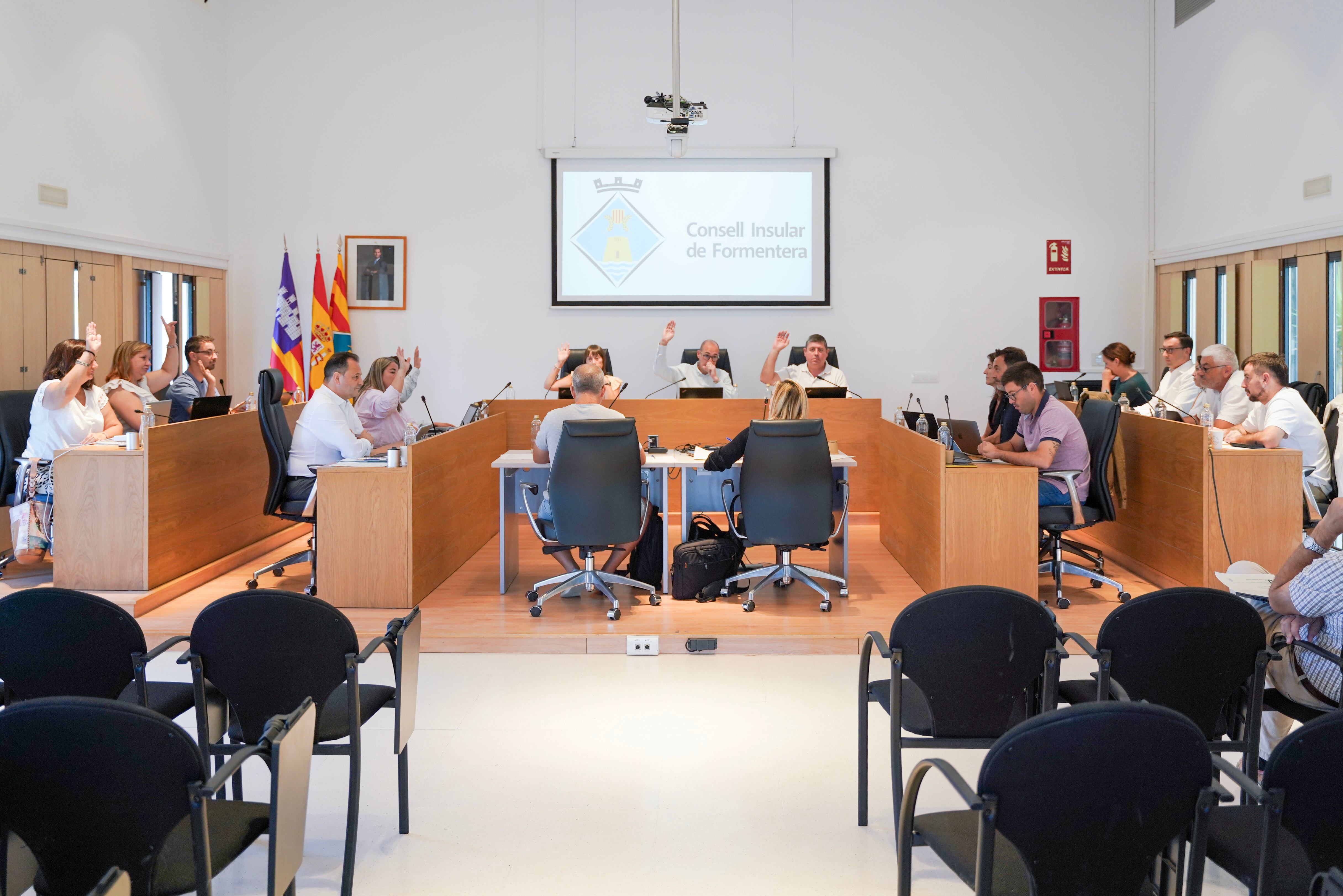 Un momento durante la votación en pleno