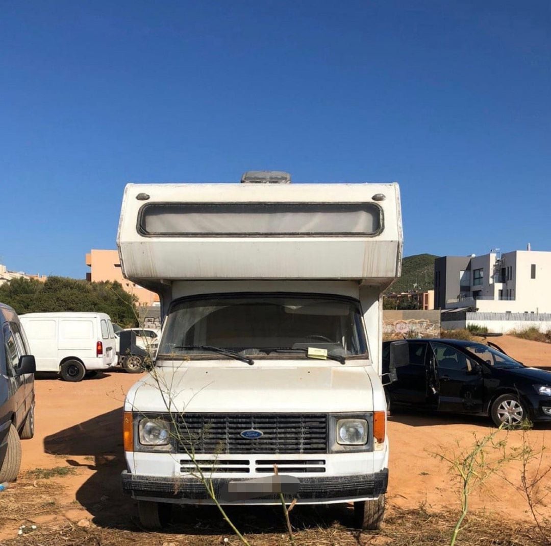 Imagen de archivo de una autocaravana aparcada en Ibiza