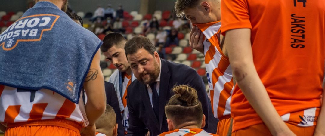 Sergio García da instrucciones a sus jugadores