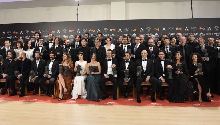 Imagen de los ganadores de los premios Goya 2017 al final de la gala