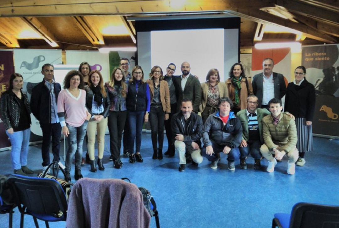 Los asistentes a la jornada posan al final