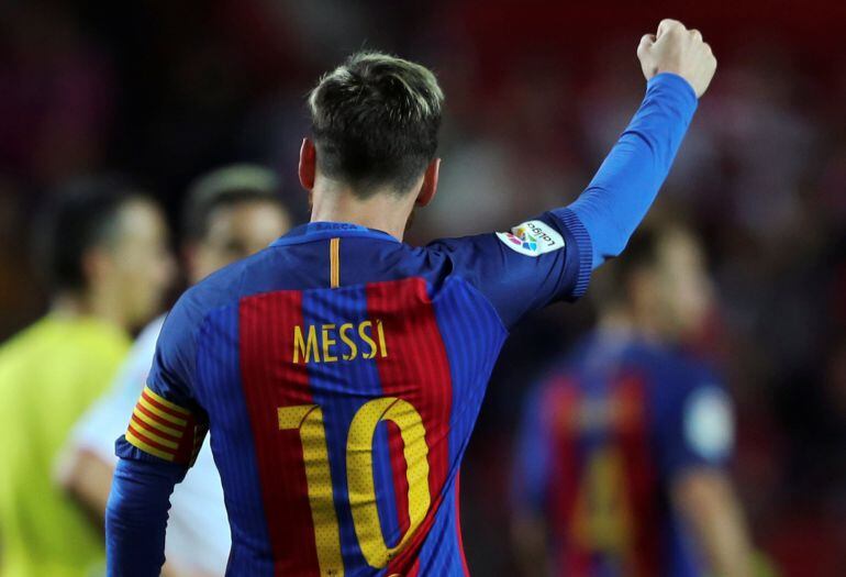 Leo Messi festeja su tanto frente al Sevilla en el Sánchez Pizjuán