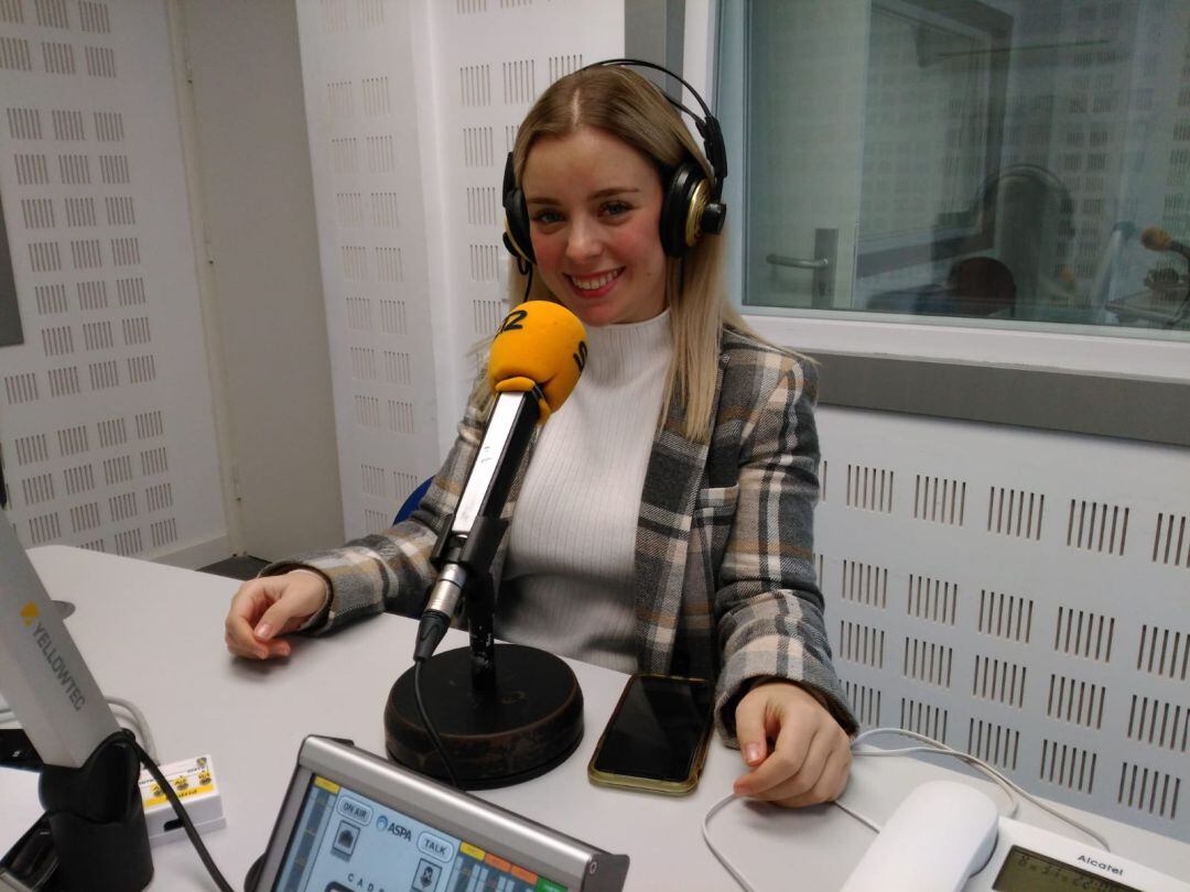 La blogger Dalía Ramos en Radio Huelva. 