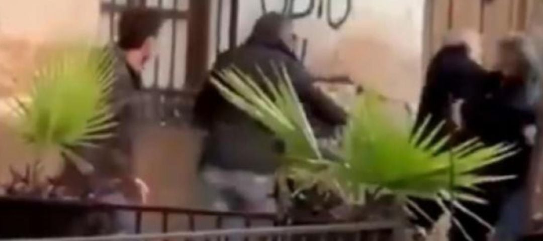 Fotograma de la pelea del viernes en Linares.