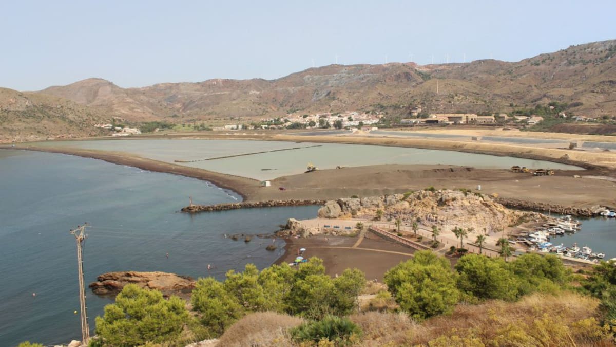 El Gobierno regional rechaza que el Estado valore abandonar la recuperación total de la bahía de Portmán