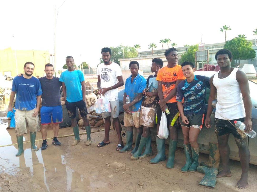 Acto de racismo contra unos voluntarios que ayudaban a los vecinos afectados por las riadas