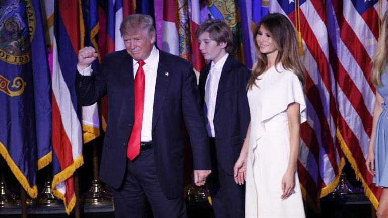 El presidente electo, Donald Trump, junto con Melania y su hijo Barron.