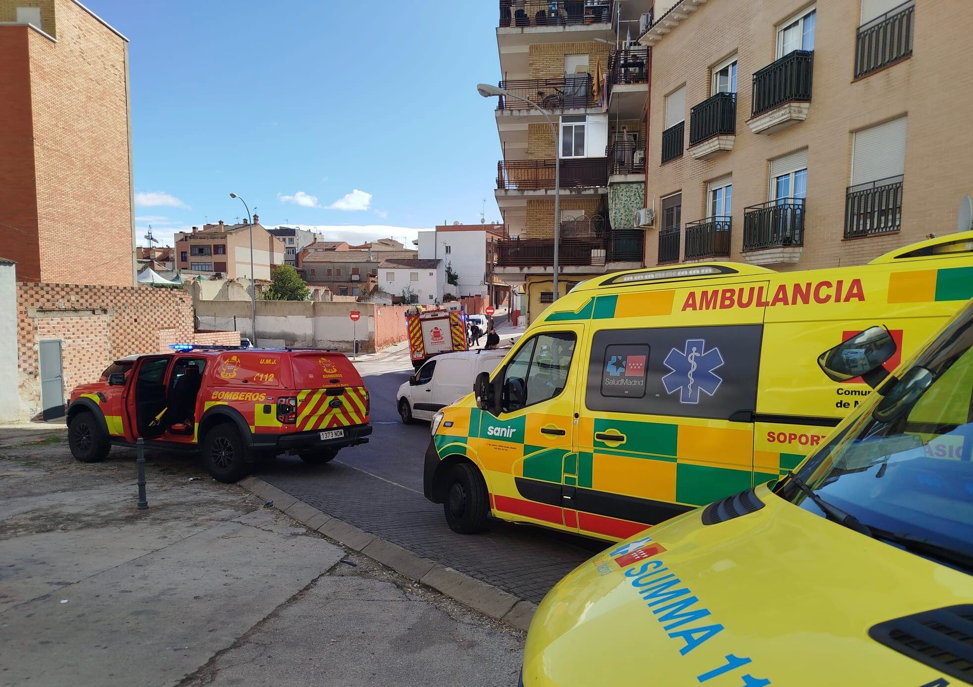 Los servicios de emergencia en la calle Tesillo