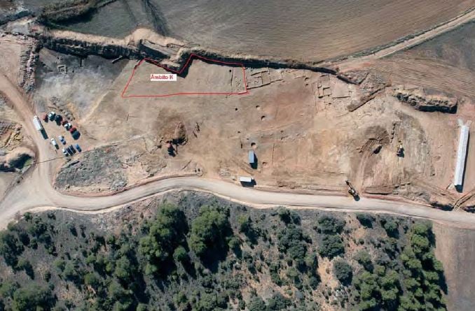 Vista cenital del yacimiento de Los Canónigos, en Arcas (Cuenca), durante los trabajos de excavación en el verano de 2007.