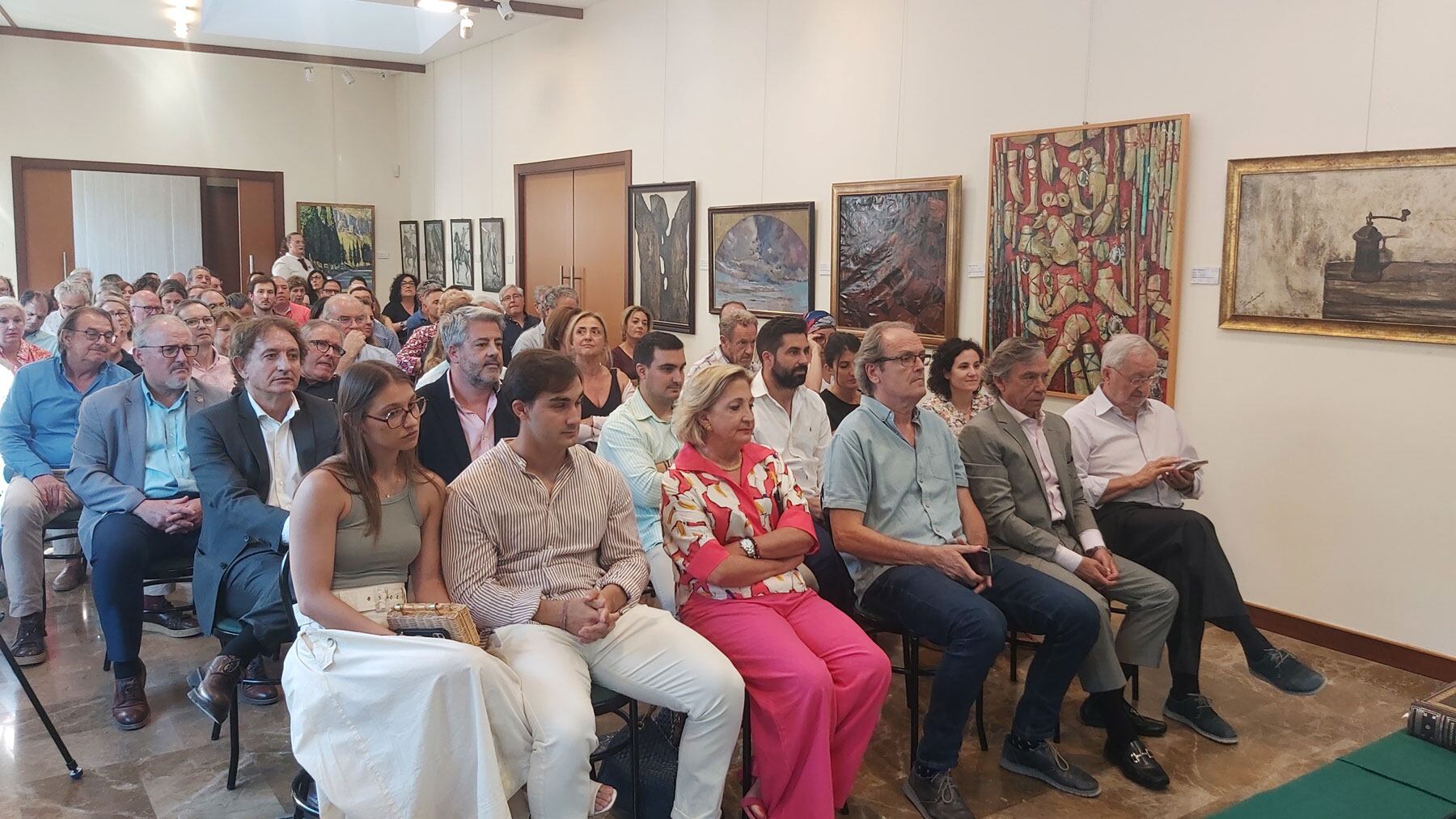 Imagen de la sala Ramón Castañer llena hasta los topes de asistentes