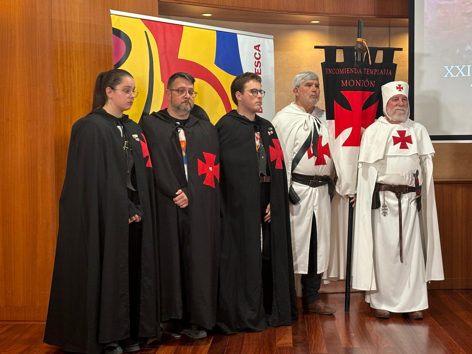 Guillem de Mont-Rodón con representantes de la Asociación Trotamundos y Sonus Venti