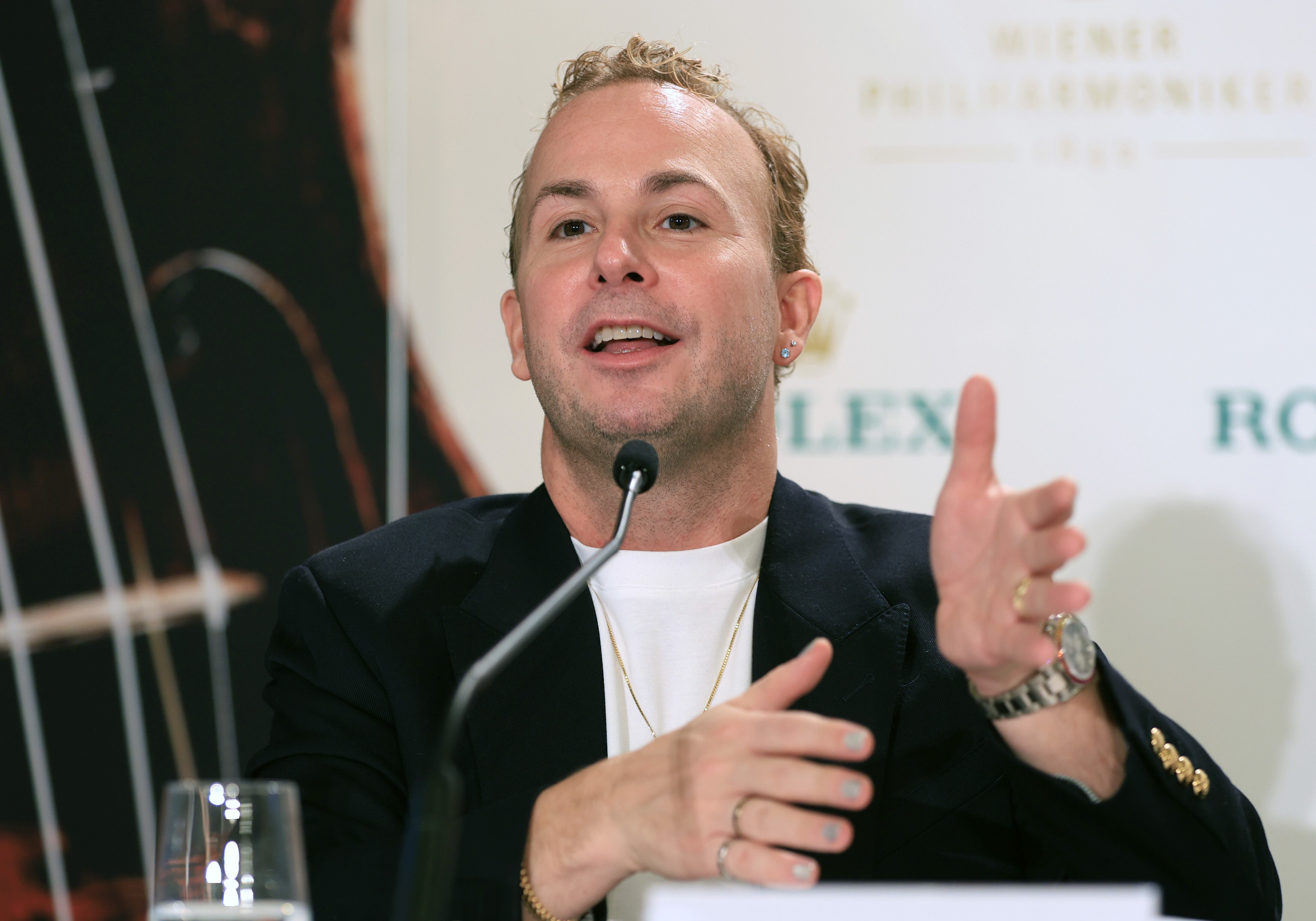 El director canadiense Yannick Nézet-Séguin, que dirige el famoso Concierto de Año Nuevo en Viena, ofrece una rueda de prensa en la capital austriaca. Yannick Nézet-Séguin debutará el 1 de enero de 2026 al frente del Concierto de Año Nuevo de Viena con la intención de "modernizar" el recital de música clásica más seguido del planeta gracias a nuevas voces, como la afroamericana Florence Price. EFE/ Dieter Nagl Wiener Philharmoniker