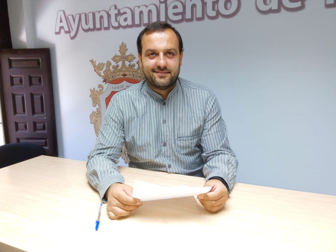 Álvaro Carreño (IU) en la sala de prensa del Ayuntamiento de Ronda