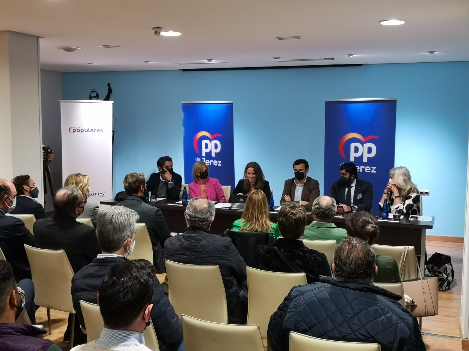 Reunión de los populares con representantes del arte sacro de Jerez