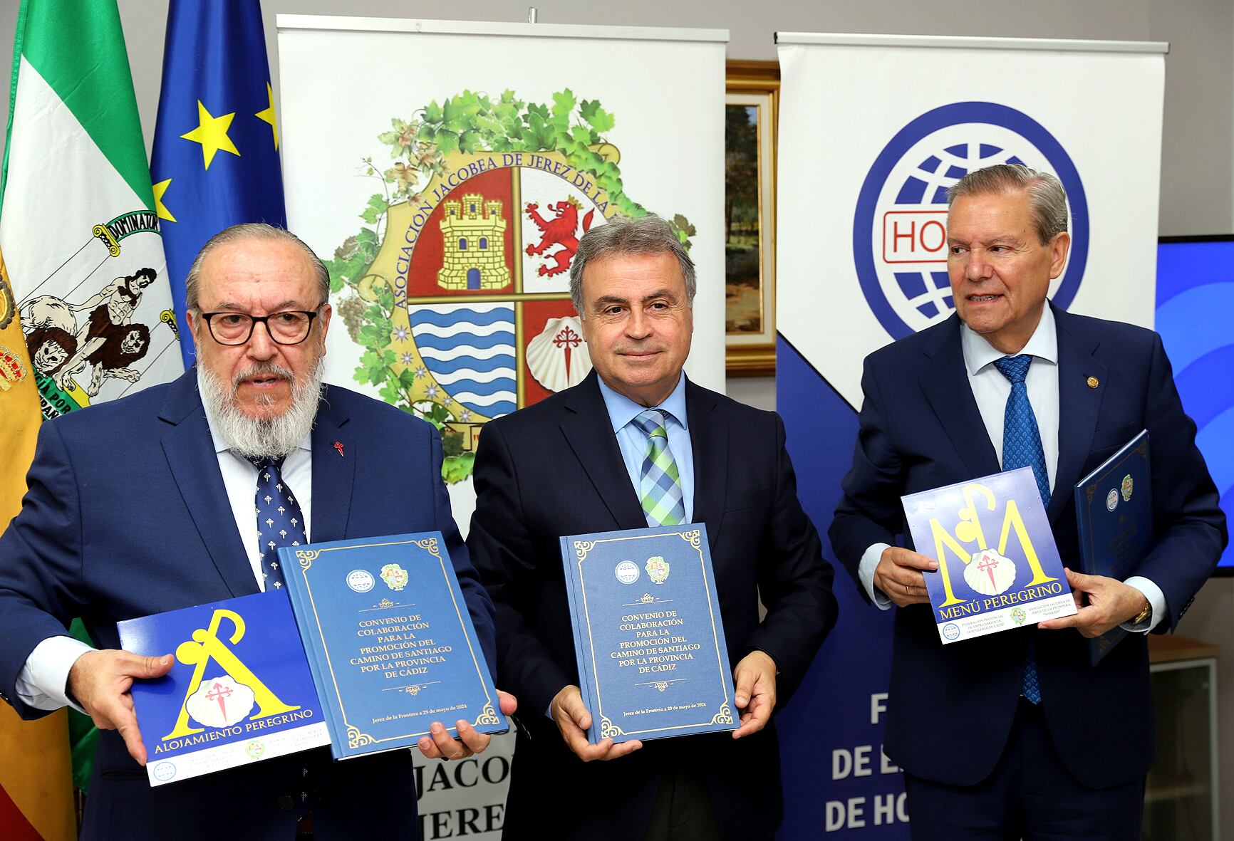 Firma del convenio en el Ayuntamiento de Jerez