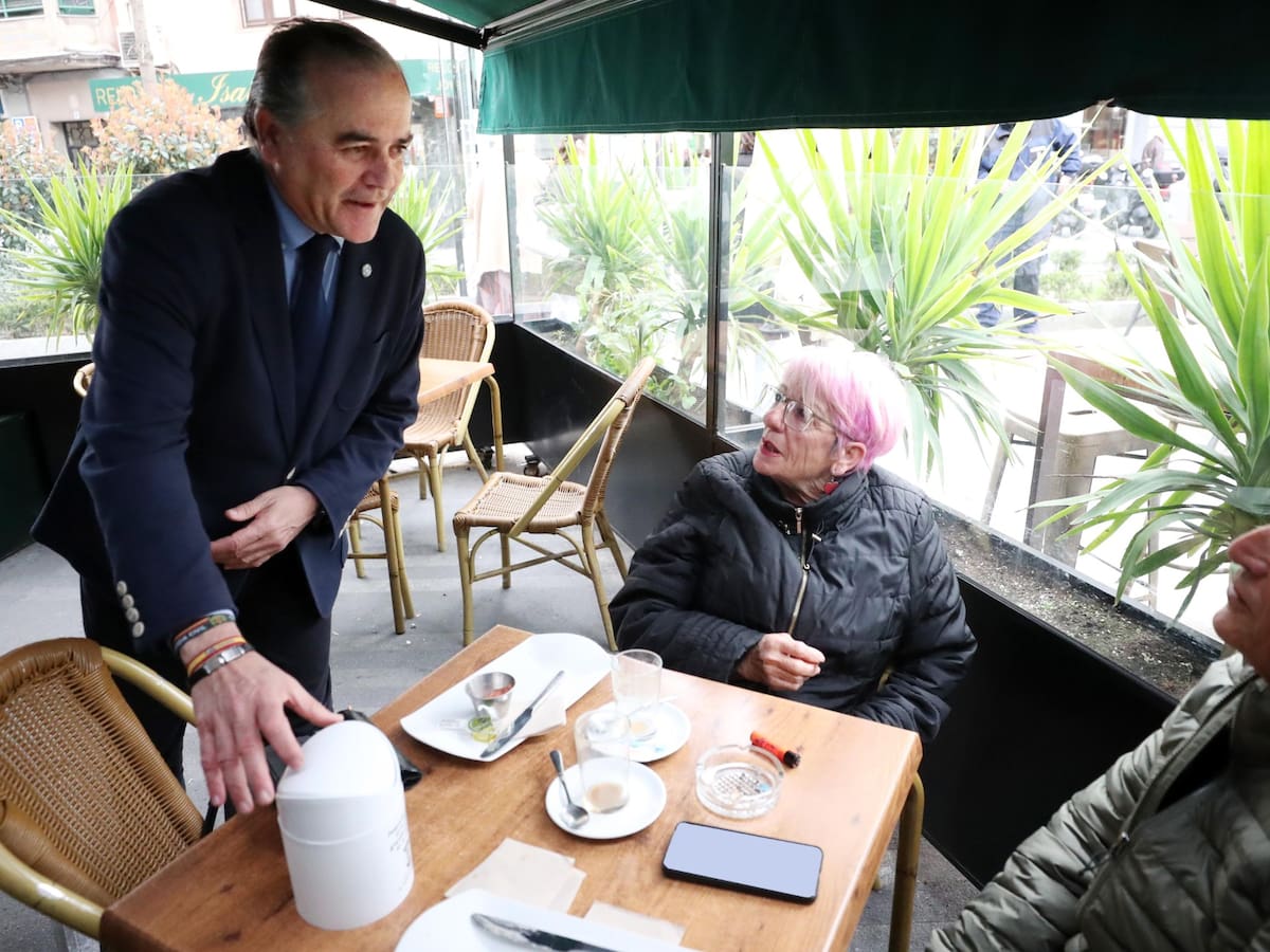 El Ayuntamiento de Talavera reparte 2.000 papeleras de sobremesa entre los locales con terraza