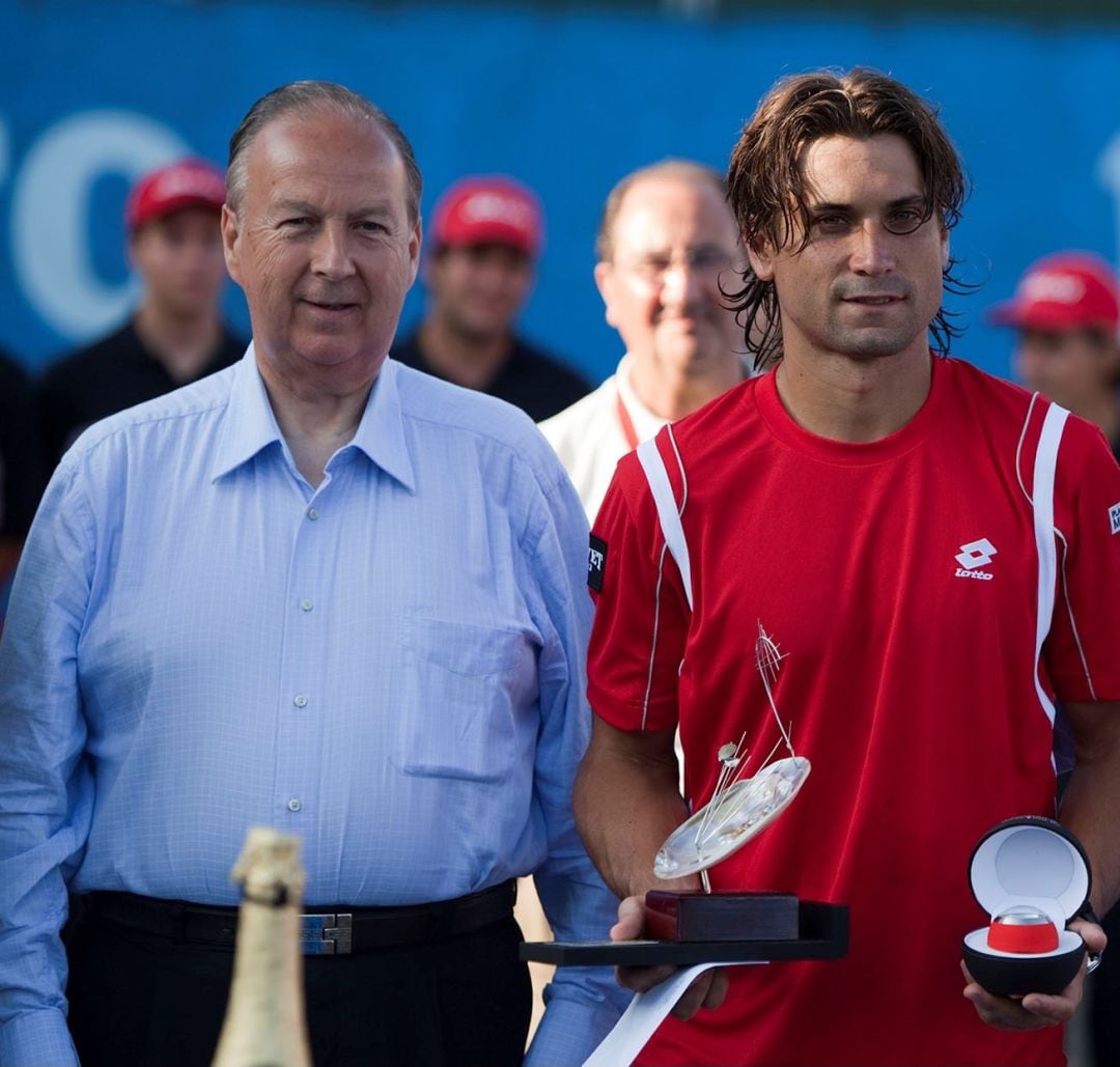 Manolo Galé y David Ferrer tras la final de 2010 en Luanco