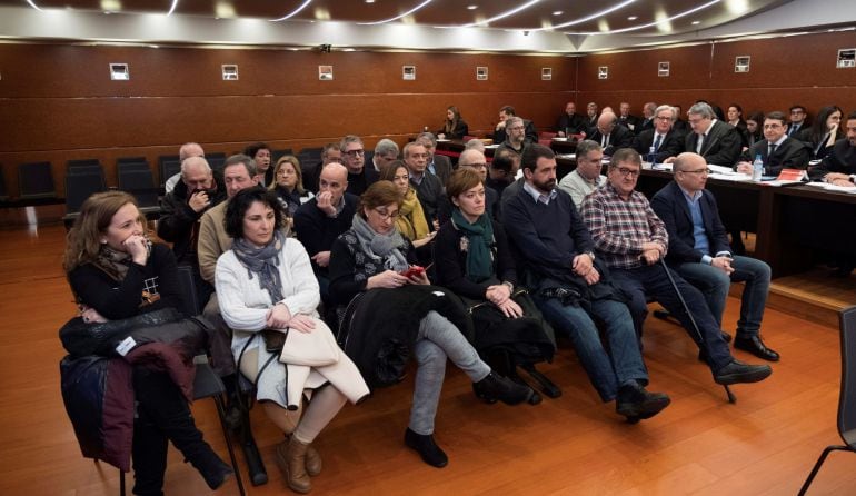  Vista de la parte acusada del llamado &quot;Caso de Miguel&quot;, que ha comenzado en la Audiencia de Álava. Entre ellos el principal procesado Alfredo de Miguel. Adrian Ruiz De Hierro