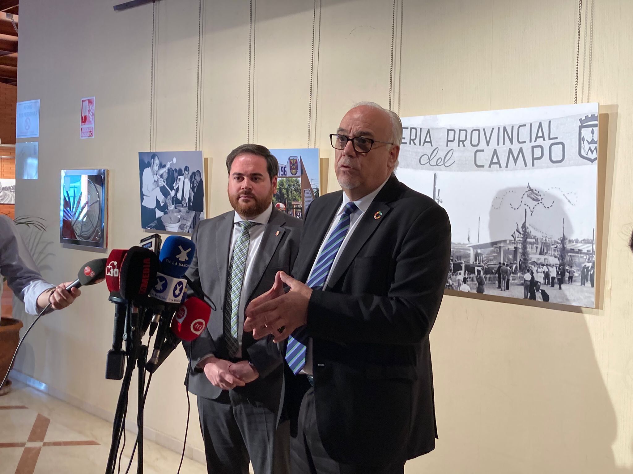 Presentación de la exposición fotográfica de los 60 años de FERCAM en Manzanares (Ciudad Real)