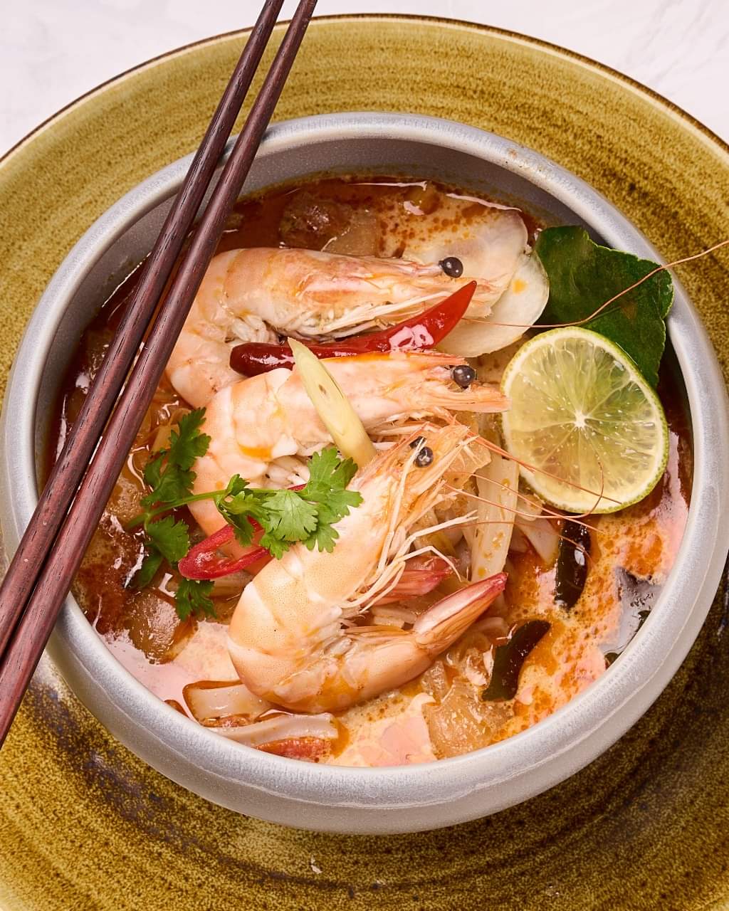 Sopa de noodles Tom Yum Kung, de Charm & Spice