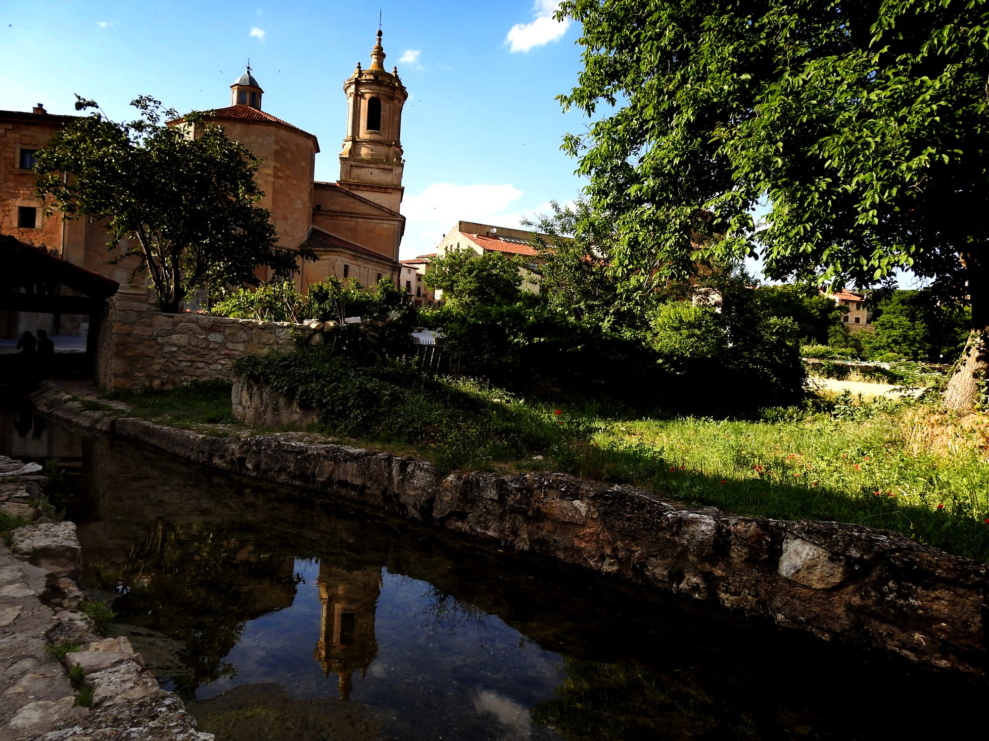 Vistas del río a su paso por el pueblo que recomienda &#039;The Guardian&#039; como un imprescindible en España para los amantes del cine.