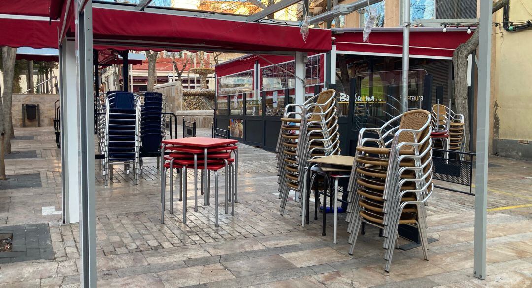 Imagen de las terrazas recogidas en Valdepeñas, tras decretarse el cierre de toda la Hostelería