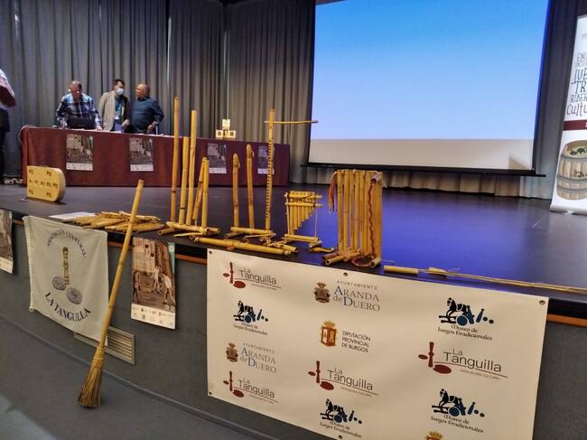 Las 'criaturas' de Moltó, magnífico atrezo para el congreso