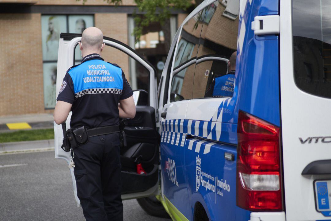 Un agente de la Policía Municipal de Pamplona