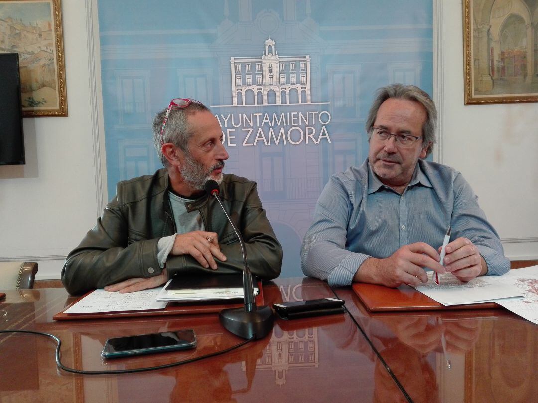 Romualdo Fernández y Francisco Guarido en la rueda de prensa posterior a la Junta Local de Gobierno