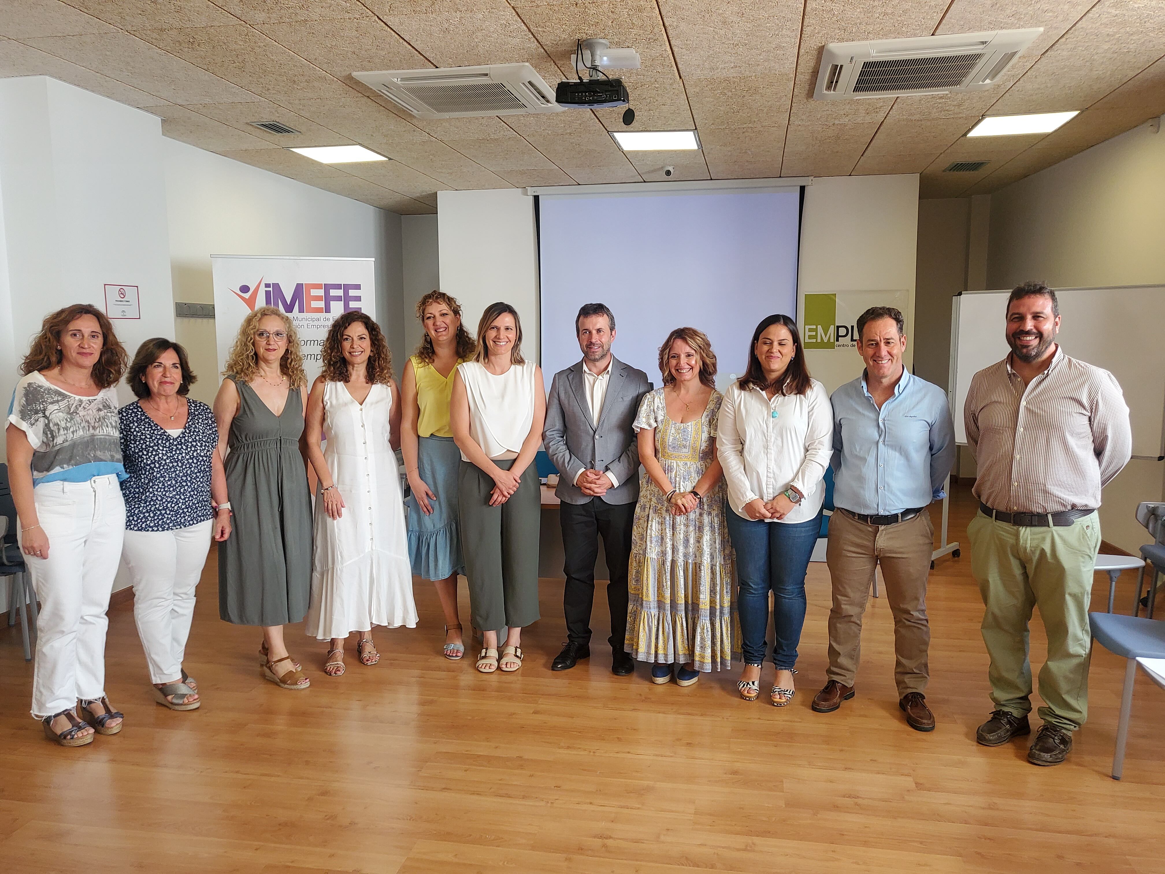 Asistentes a la reunión de la Mesa de Inserción Laboral.