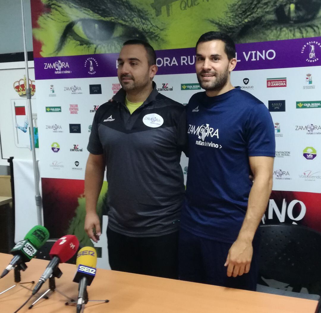 Leo Álvarez y Octavio Magadán en la previa del inicio de Liga