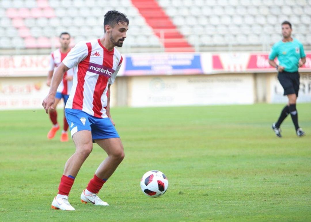 Aarón durante un partido.