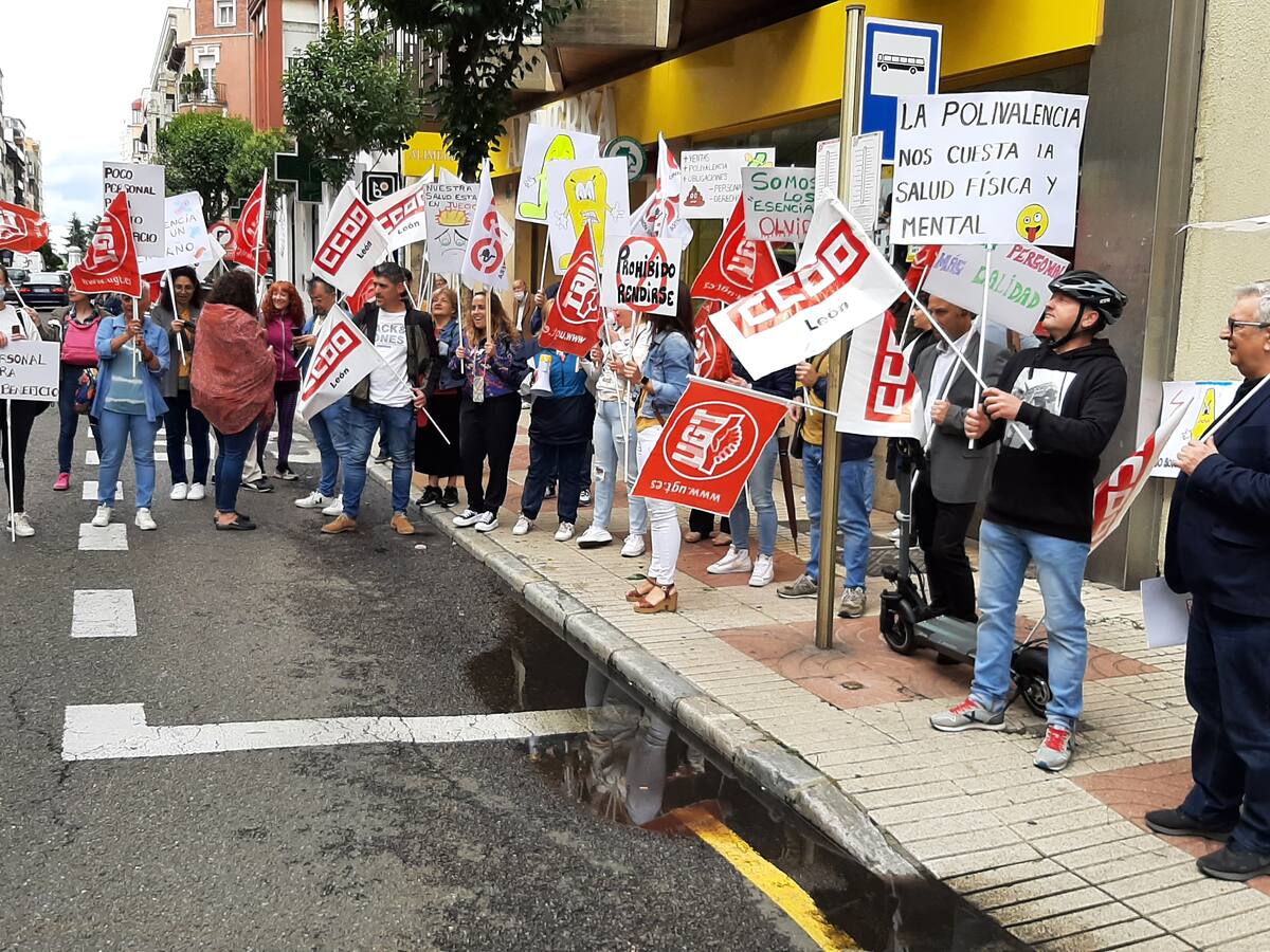 Los trabajadores de Alimerka exigen una ampliación de personal en sus supermercados